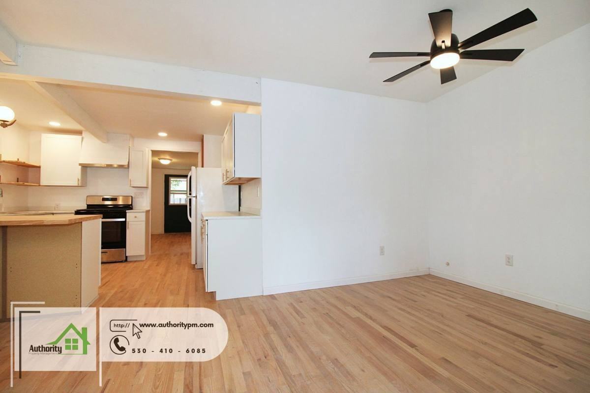 1571 1st St - Photo 3 of 10