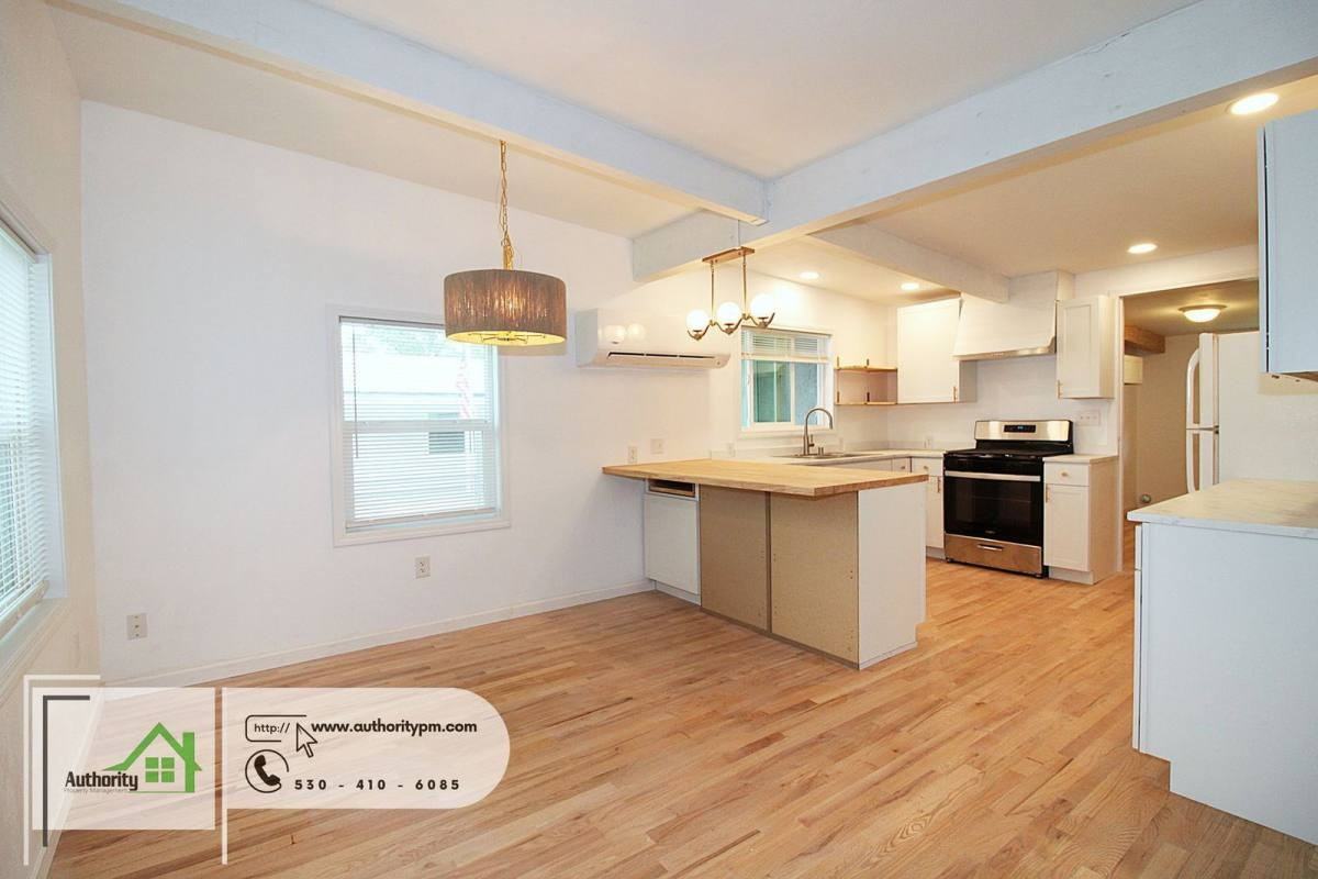 1571 1st St - Photo 4 of 10