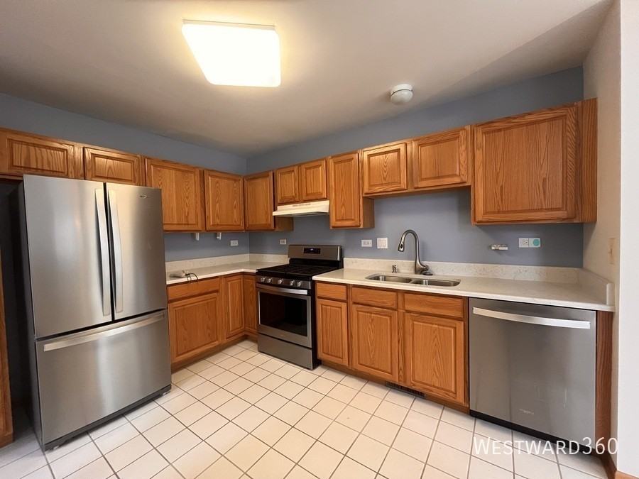 18 Stonegate Ct - Photo 2 of 32