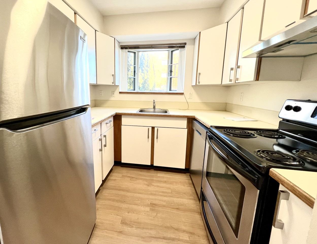 1001 Ridgeway Ave - Photo 4 of 16