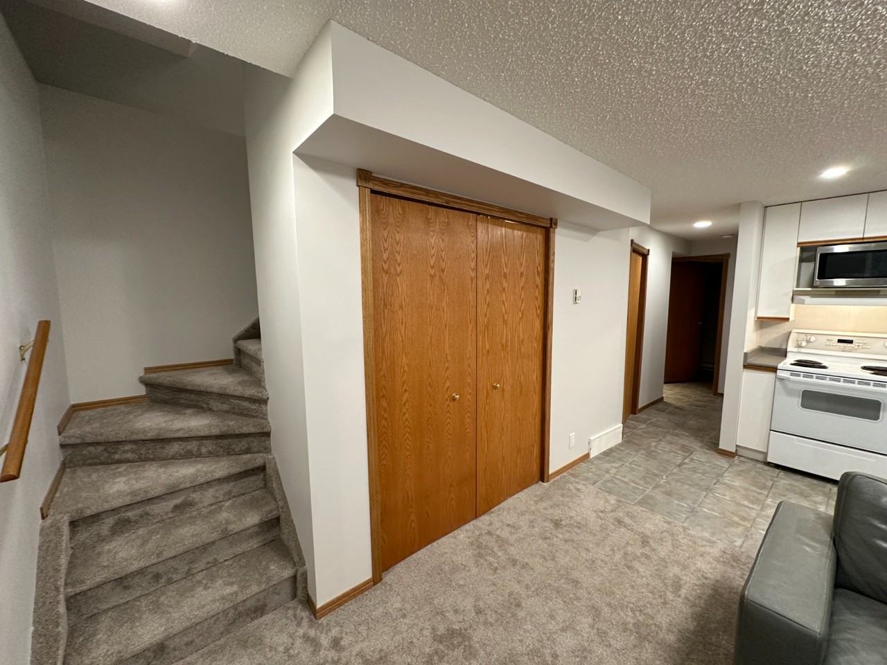 88 Bridlewood Cres Sw - Photo 3 of 11
