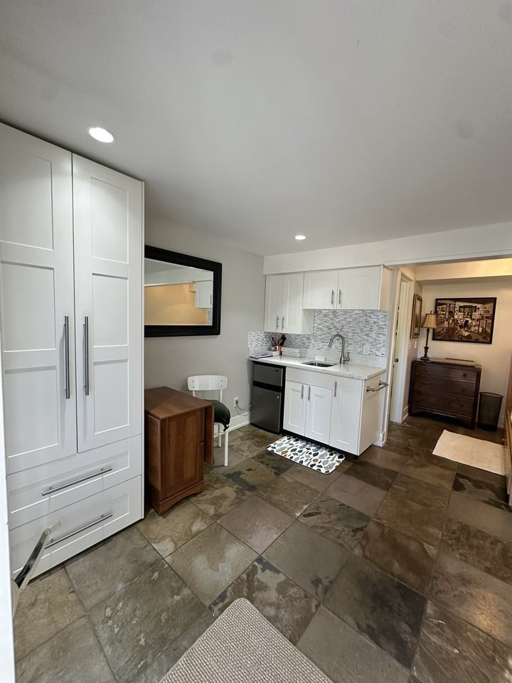 2223 Victoria Cres Nw - Photo 5 of 16