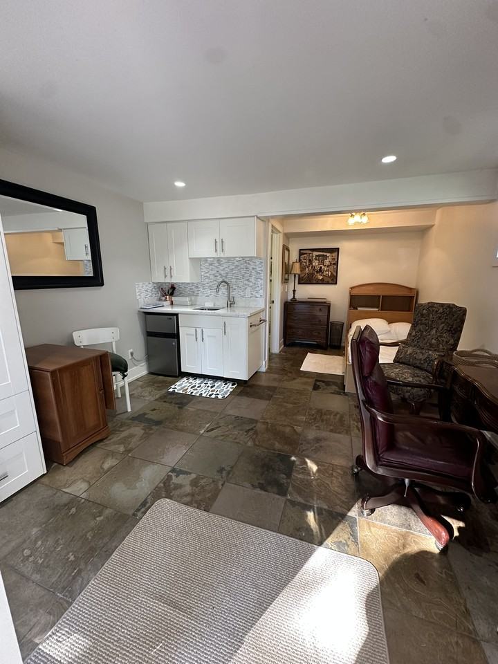 2223 Victoria Cres Nw - Photo 6 of 16