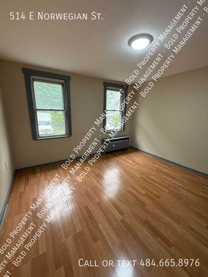 514 E Norwegian St - Photo 5 of 11