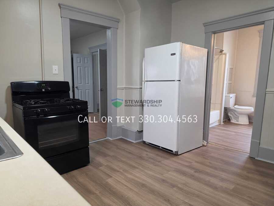 149 Rhodes Ave - Photo 3 of 20