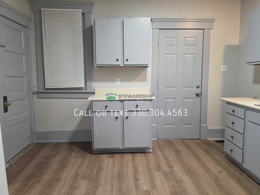 149 Rhodes Ave - Photo 4 of 20