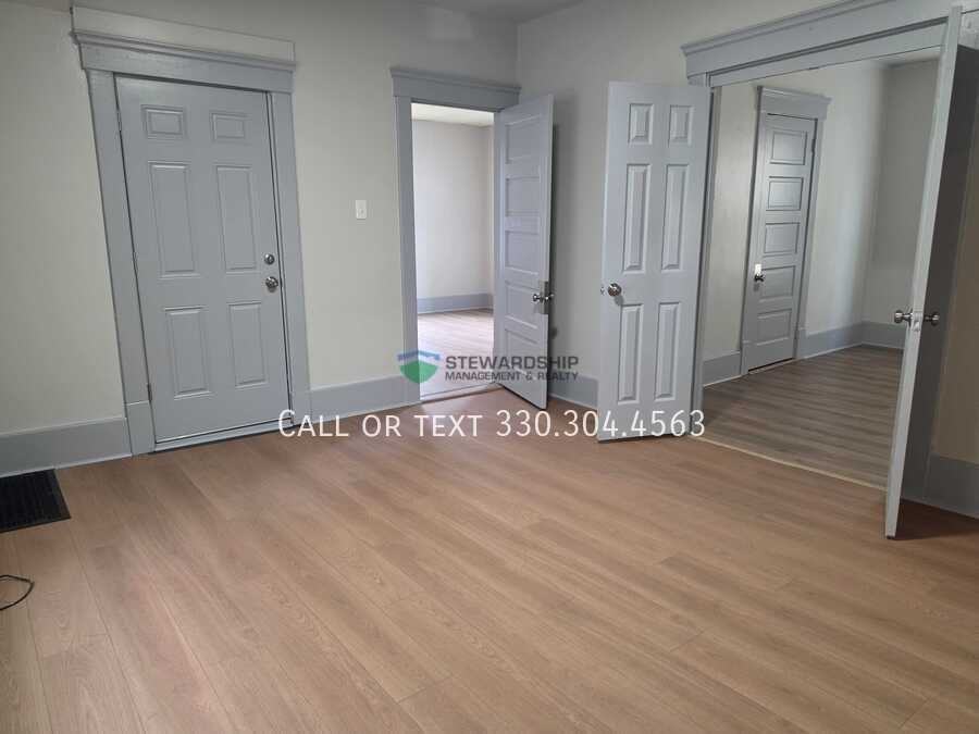 149 Rhodes Ave - Photo 5 of 20