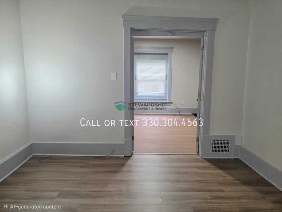 149 Rhodes Ave - Photo 7 of 20