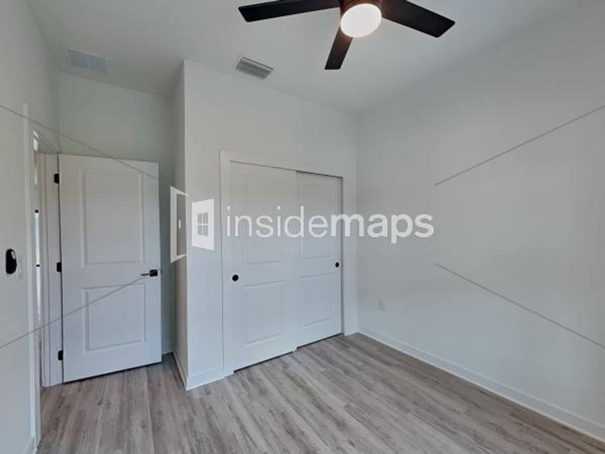 1131 Abrams Blvd - Photo 4 of 10
