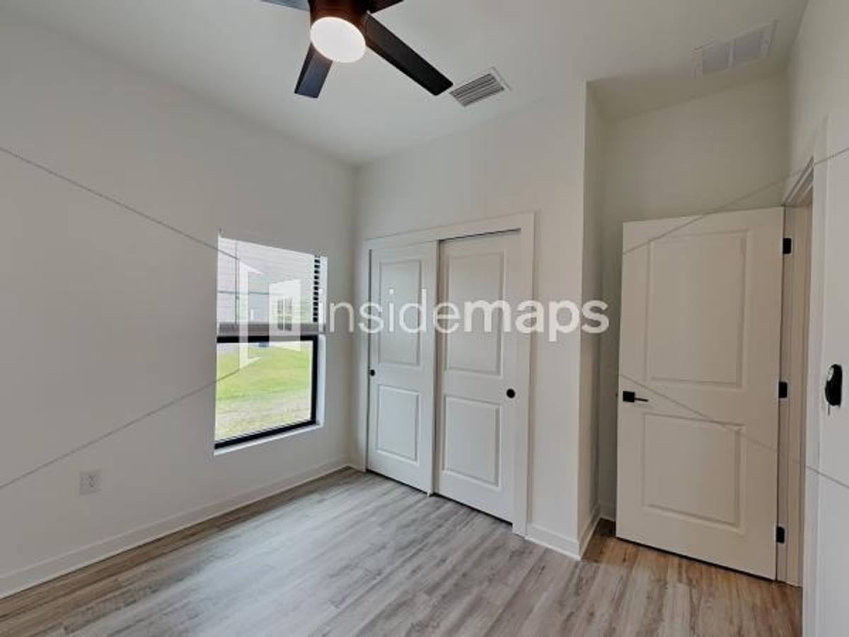 1131 Abrams Blvd - Photo 5 of 10