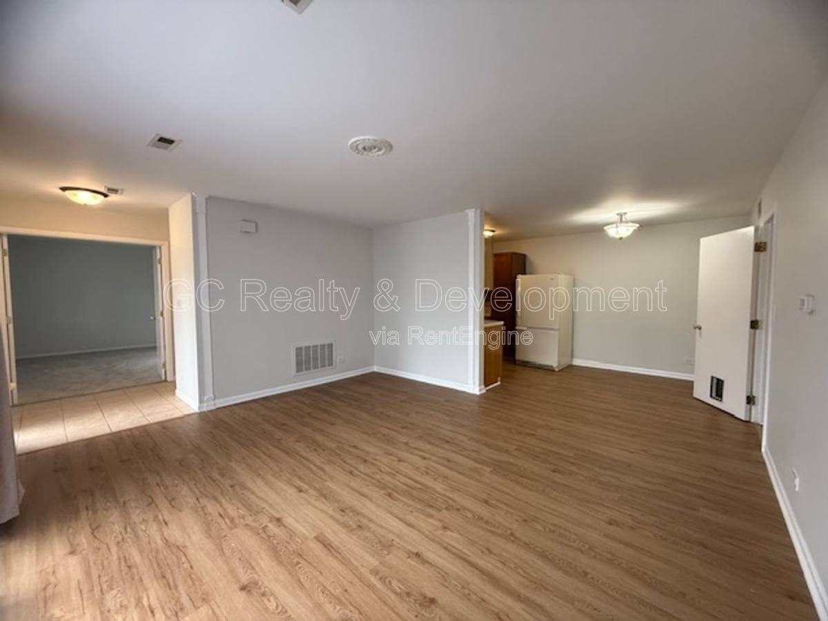 1565 Burton Ct #B - Photo 2 of 10