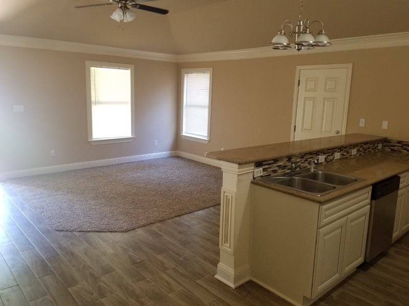 432 Hart St - Photo 3 of 14