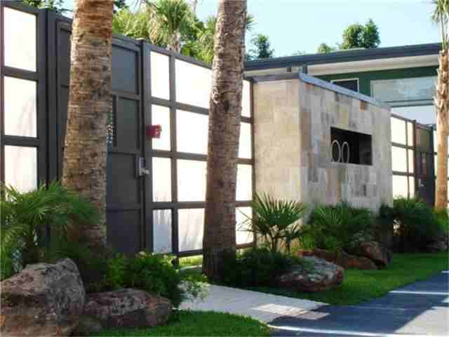 2300 Park St - Photo 4 of 18