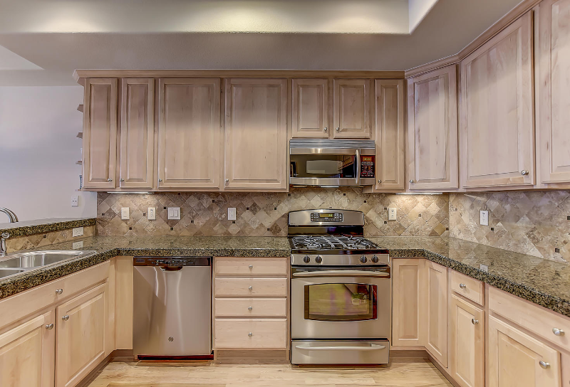 440 Laramie Blvd - Photo 4 of 32