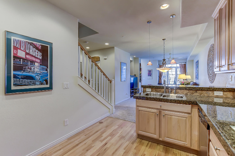 440 Laramie Blvd - Photo 5 of 32