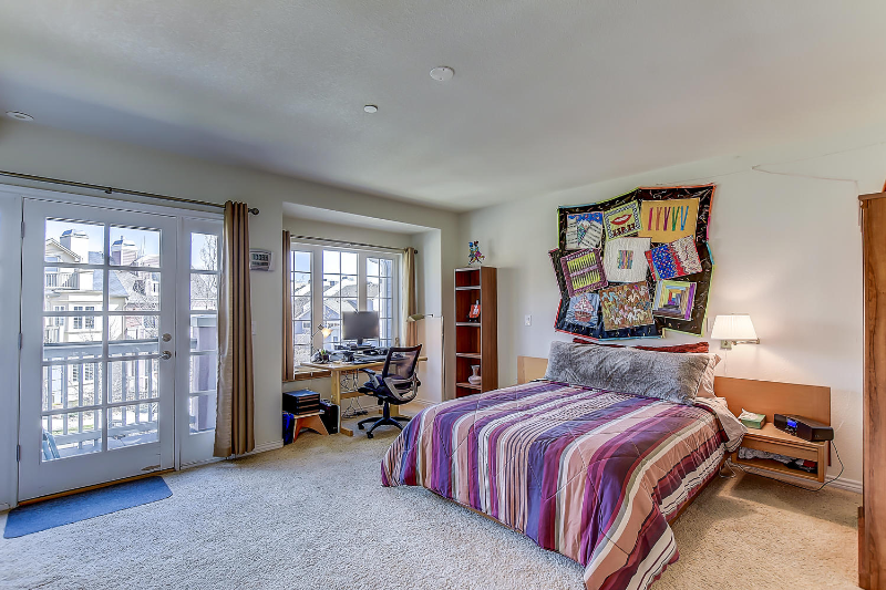 440 Laramie Blvd - Photo 7 of 32