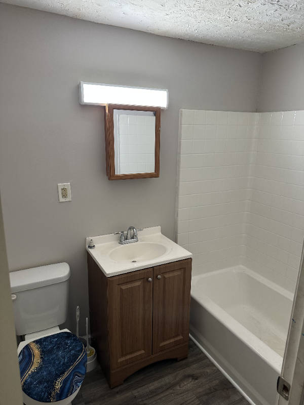 3022 Bank St - Photo 4 of 11