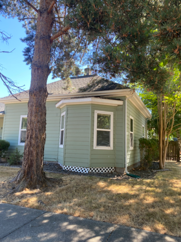 398 22nd St Se - Photo 2 of 19