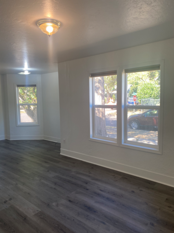 398 22nd St Se - Photo 5 of 19