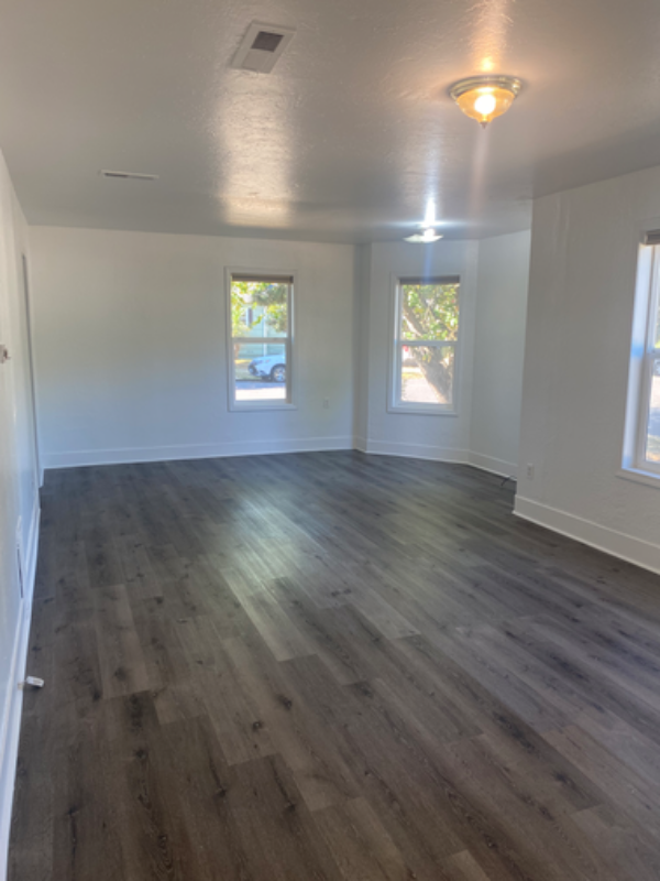 398 22nd St Se - Photo 6 of 19