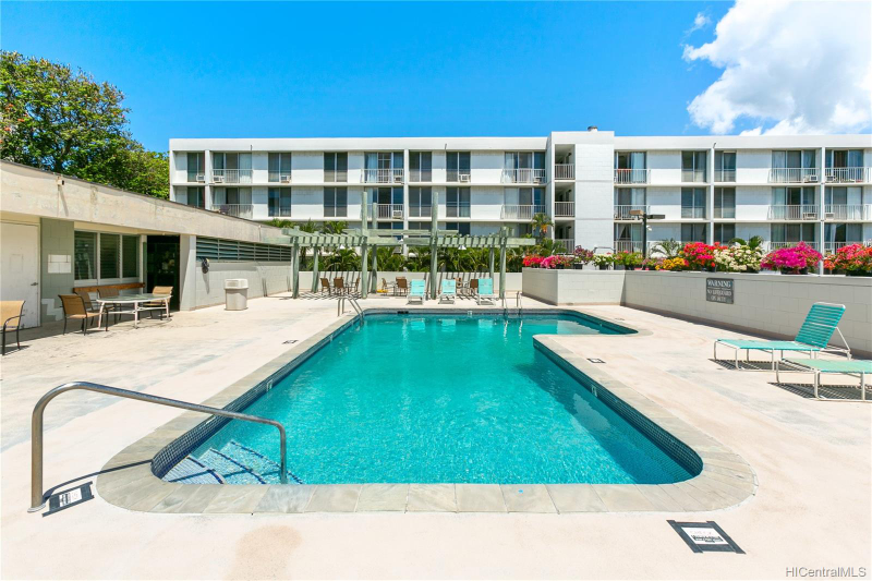 2845 Waialae Ave #421
