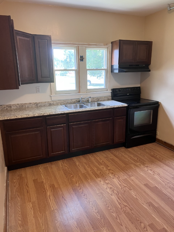 401 3rd St #1 - Photo 4 of 15