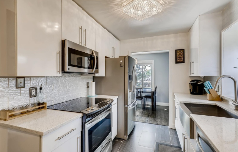 8031 Stuart St - Photo 6 of 9