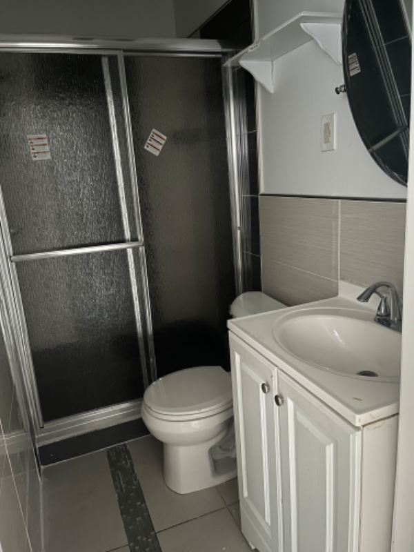 1022 Pine St #2F - Photo 2 of 2