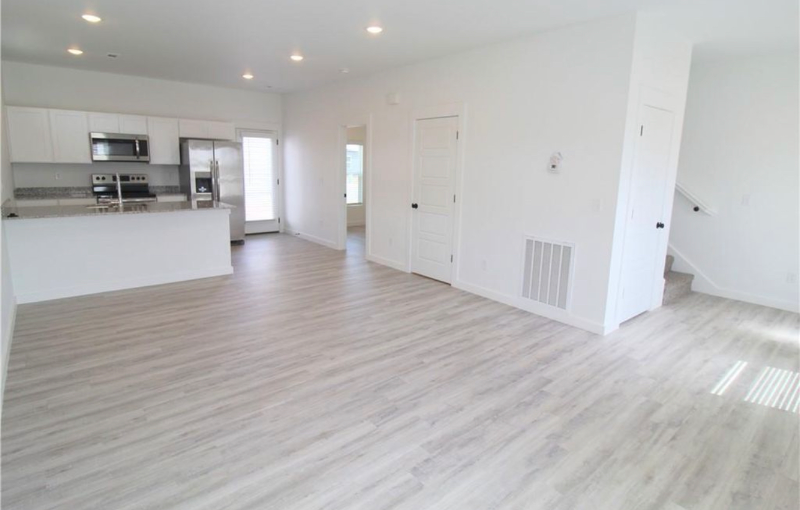 881 Boardwalk Ave - Photo 3 of 14