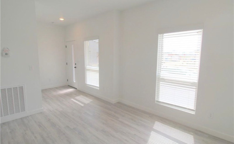 881 Boardwalk Ave - Photo 5 of 14