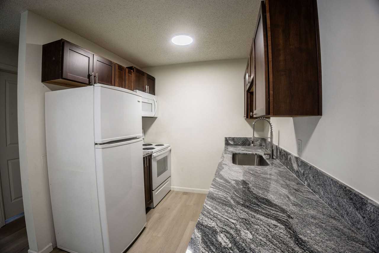 Pointe Apartments - Photo 5 of 33