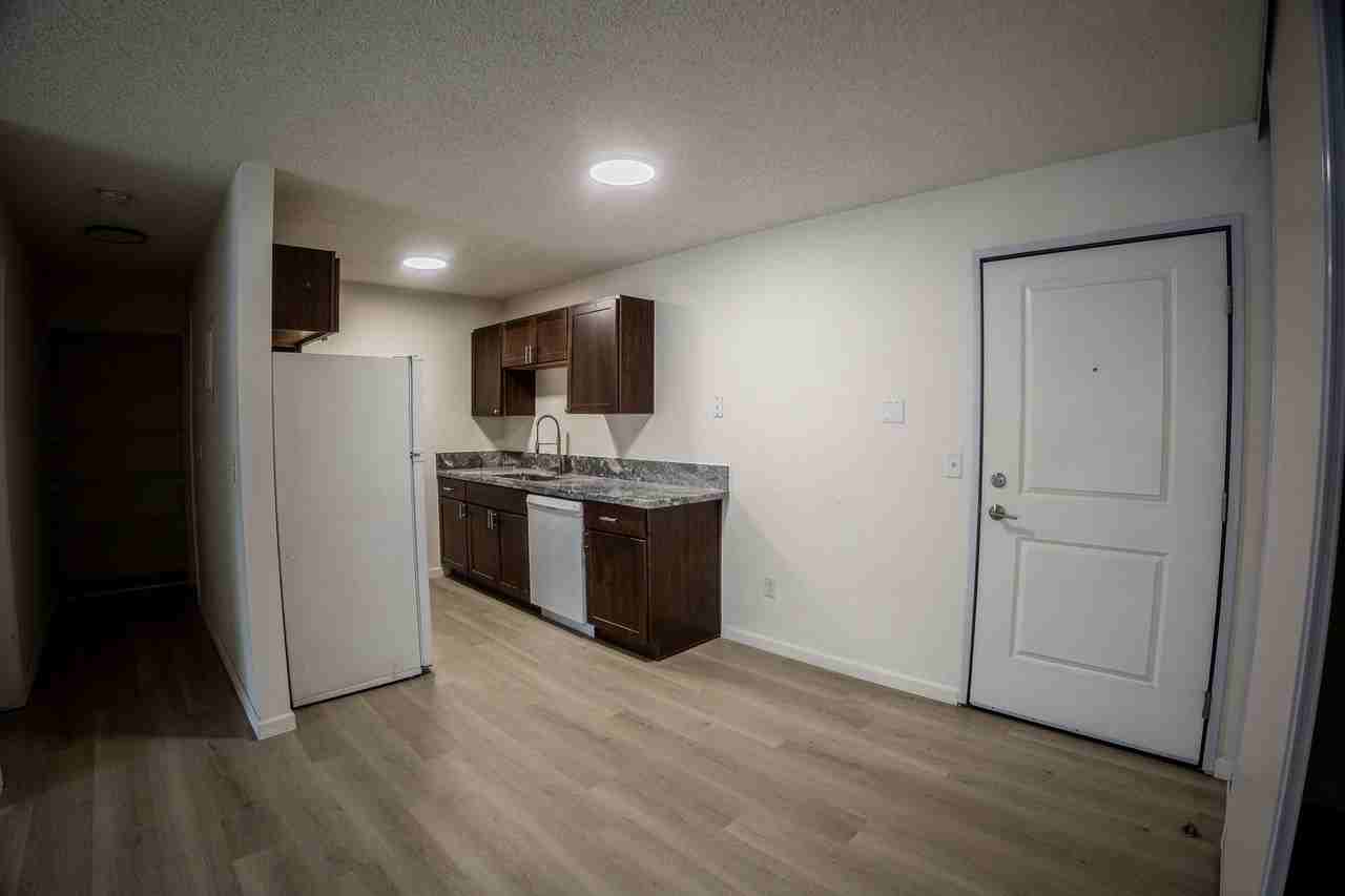 Pointe Apartments - Photo 7 of 33