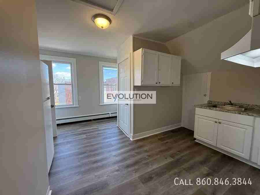 228 Franklin Ave #FL3 - Photo 6 of 7