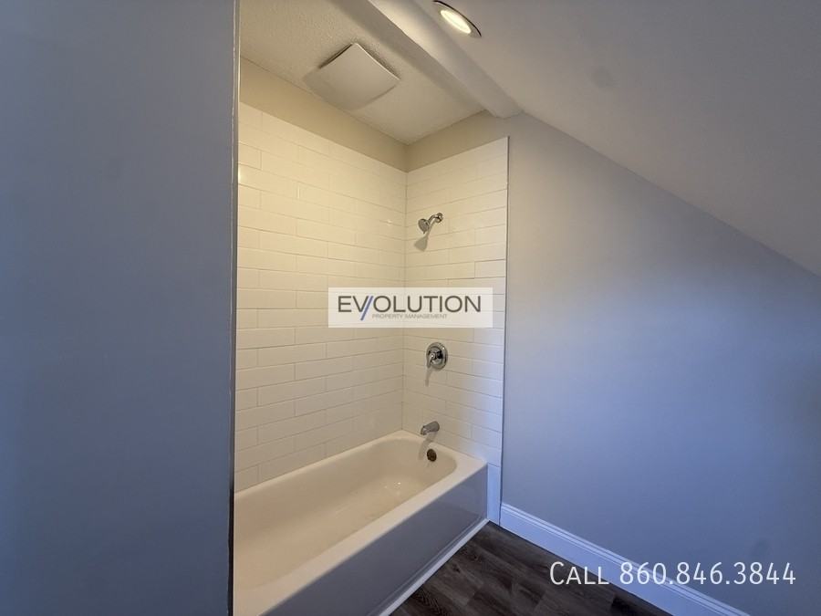 228 Franklin Ave #FL3 - Photo 4 of 7