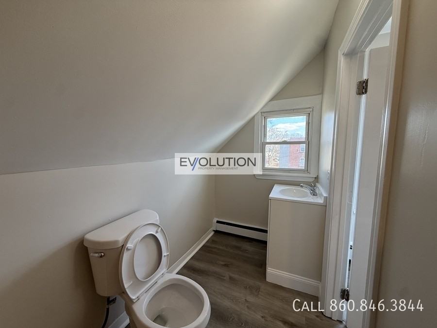 228 Franklin Ave #FL3 - Photo 5 of 7