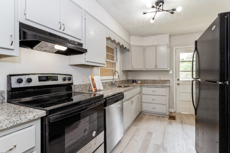 267 Wayne Ave - Photo 7 of 20