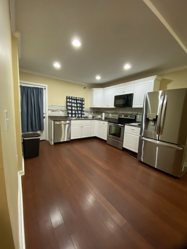 1436 Bolton St - Photo 4 of 7