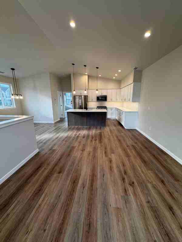 994 E Railroad Ave - Photo 2 of 19