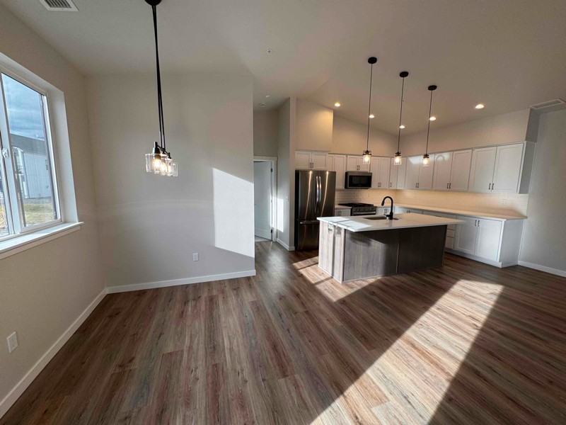 994 E Railroad Ave - Photo 5 of 19