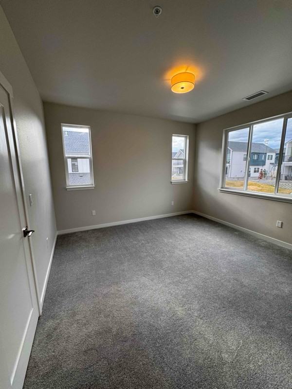 994 E Railroad Ave - Photo 6 of 19