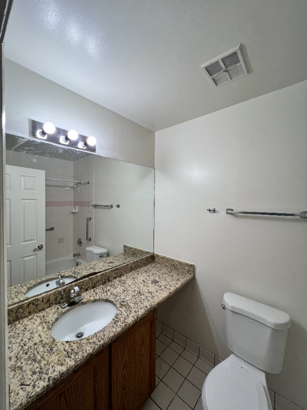 5760 Abbey Dr #4E - Photo 4 of 6