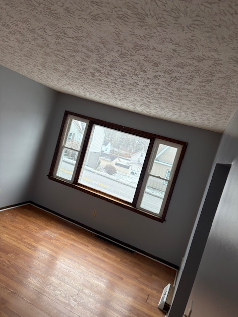 404 E Wood St - Photo 3 of 8