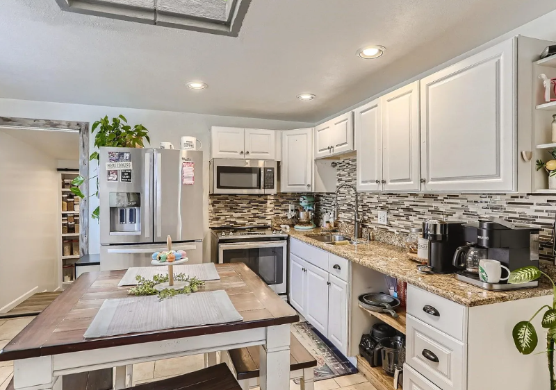 902 S Ironton St - Photo 3 of 11