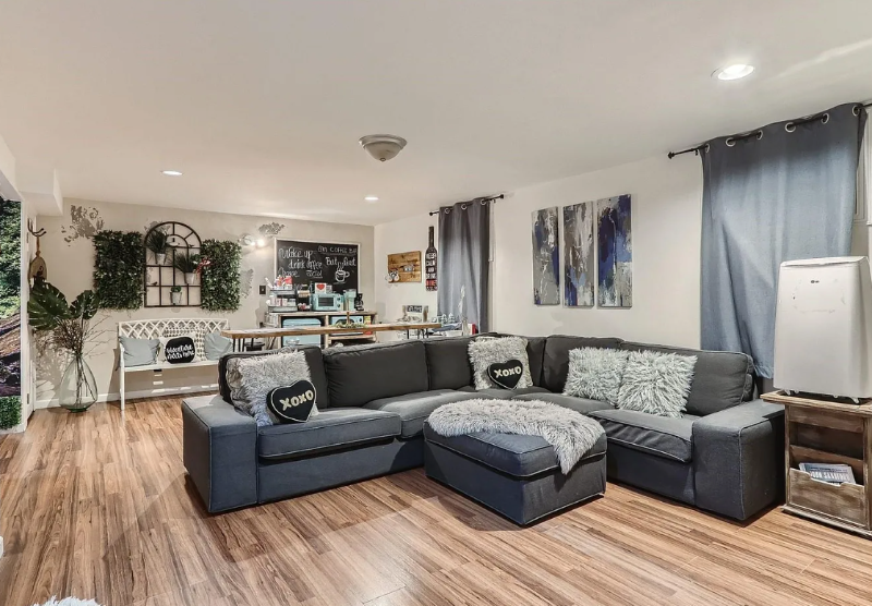 902 S Ironton St - Photo 5 of 11