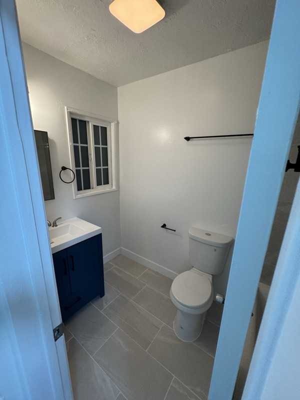 7112 Hood Ave Huntington Park, Ca. #C - Photo 3 of 12