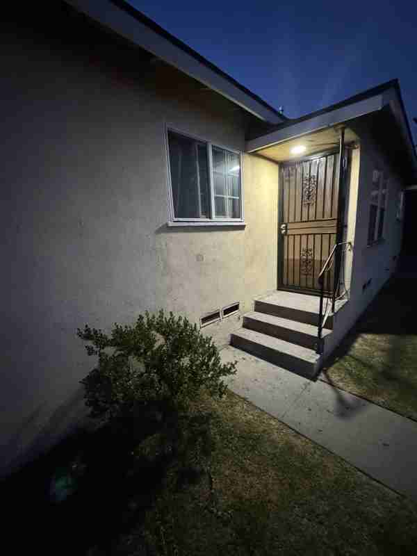 7112 Hood Ave Huntington Park, Ca. #C - Photo 5 of 12