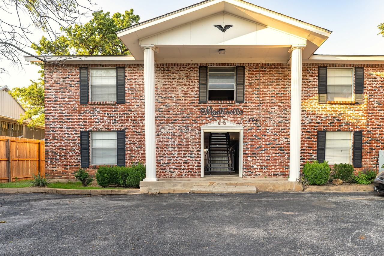 Monticello Apartments at Hyde Park - Photo 2 of 20