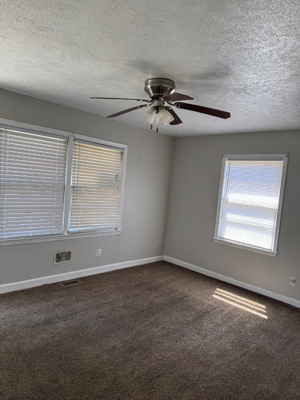 109 Jeffery St - Photo 3 of 9