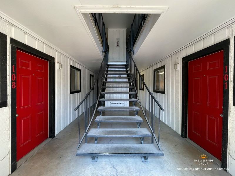 Monticello Apartments at Hyde Park - Photo 4 of 20