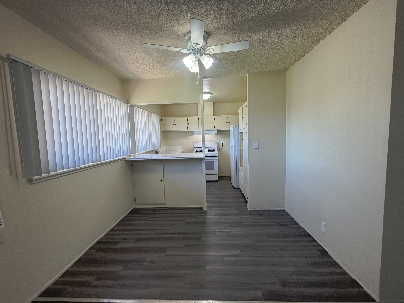 700 N East End Ave #20 - Photo 3 of 14
